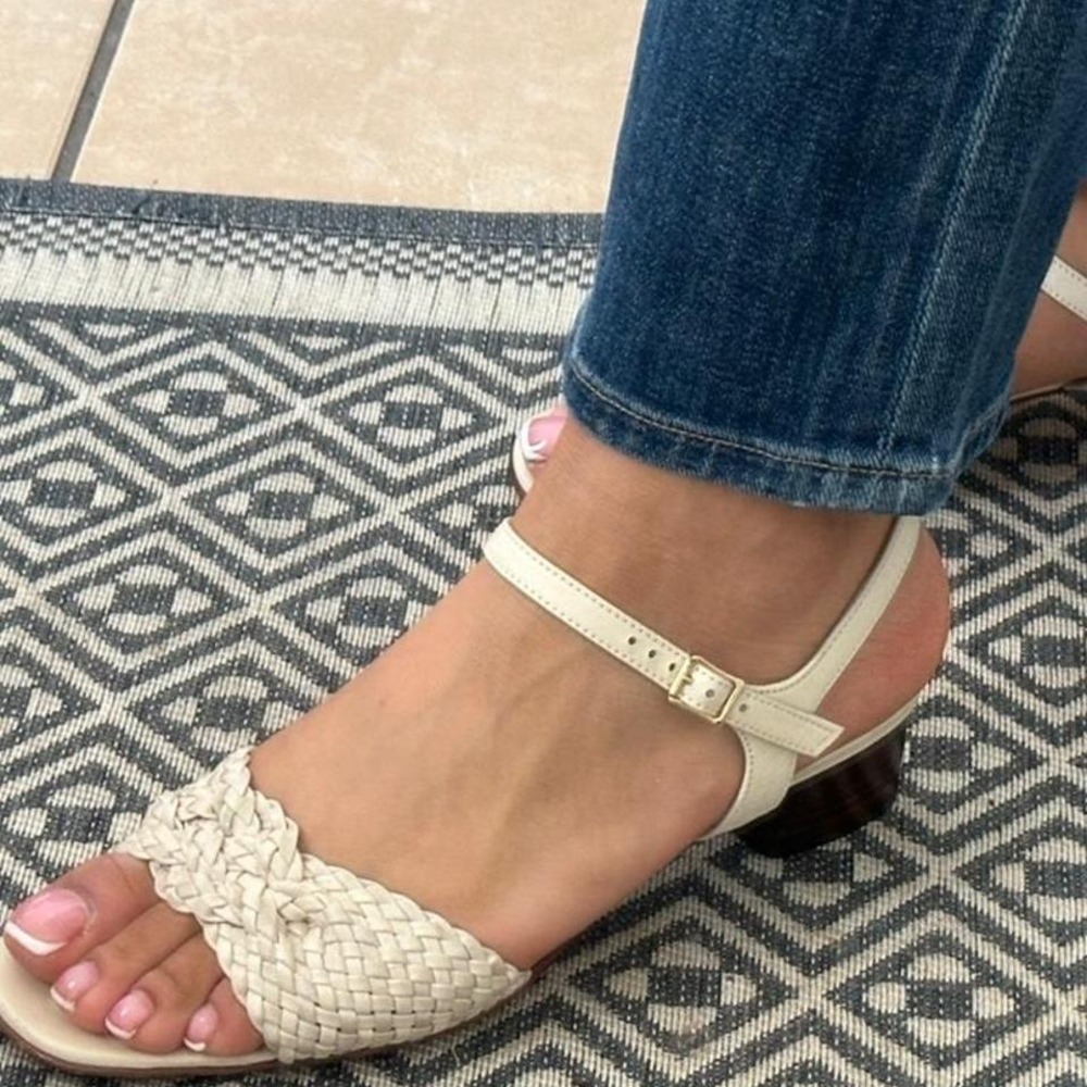 Vintage Salvatore Ferragamo Woven Cream Leather Designer Sandals - Picture 3 of 7